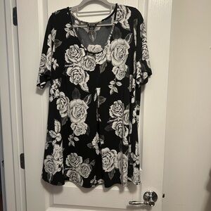 Black and  White Floral Women's Tunic